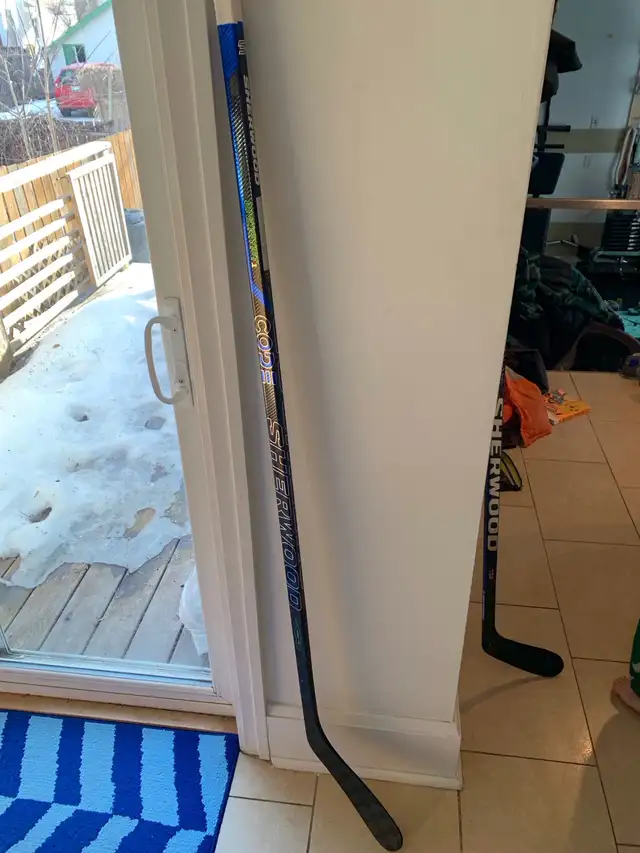 Sherwood Code Encrypt 1 Hockey Stick in Hockey in Winnipeg - Image 2