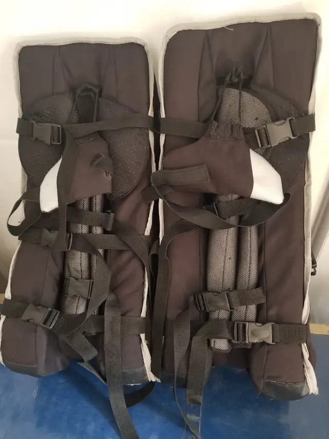 Youth Hockey Goalie Pads in Hockey in Calgary - Image 3