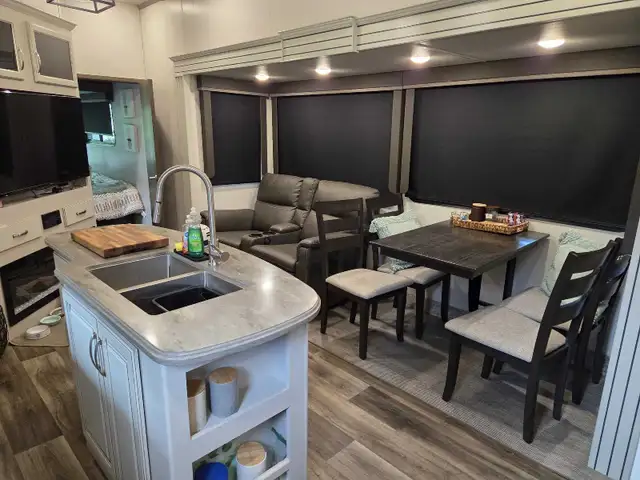 2022 Keystone Cougar 364BHL in RVs & Motorhomes in Kingston - Image 5