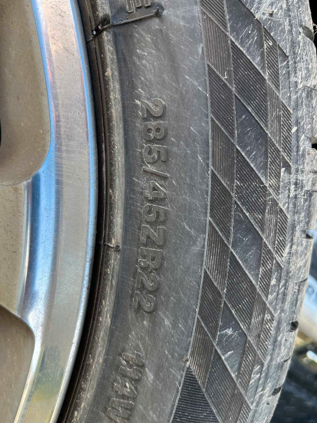 pneu et mag 22" dans Pneus et jantes  à Laval/Rive Nord - Image 2