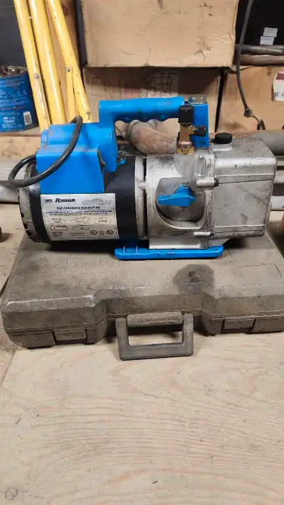 I'm selling a used SPX Robinair Cooltech High Performance Vacuum Pump, model 15600, with a 1/2 horse...