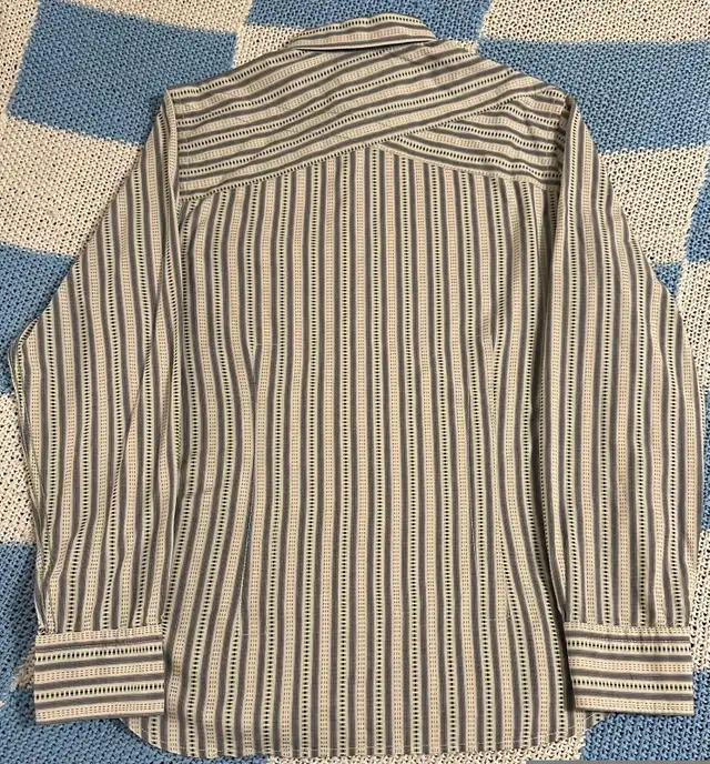 [Vintage] Tommy Hilfiger Button Down Shirt - Medium in Men's in Calgary - Image 3