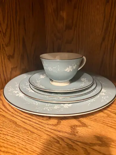 Royal Doulton Reflection Dinnerware , View more