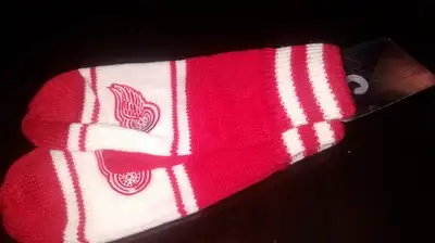 Detroit Red Wings Winter Gloves BRAND NEW, View more