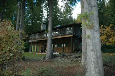 This is a rare opportunity. This cabin sits on 180 feet of some of the absolute best lakefront on th...