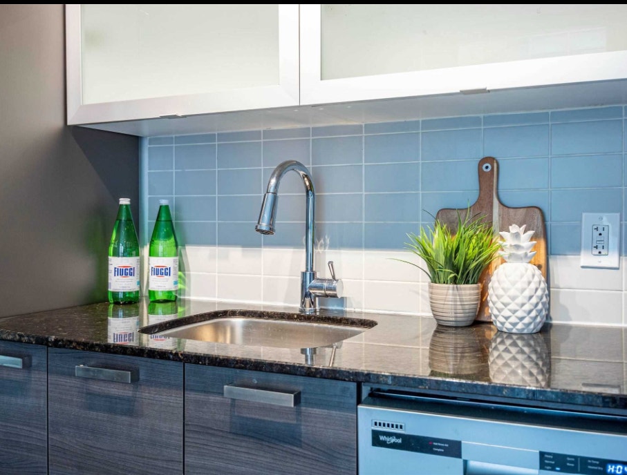 Beautiful 2 Bedroom Condo at Queen/ Dufferin for Rent 4