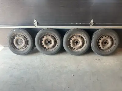175/70/14 nokian types norman 7 (9/32) Bolt pattern 4x100 Était sur Hyundai accent 2010 Les 4 pour 3...