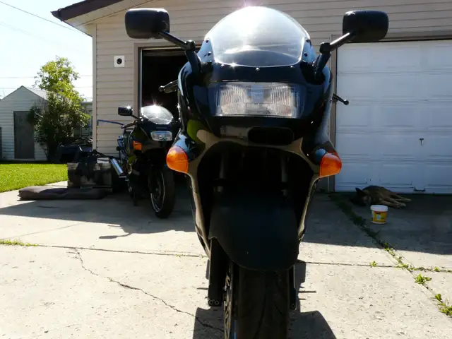 1990 Kawasaki ZX-11 Ninja in Sport Bikes in Edmonton - Image 10