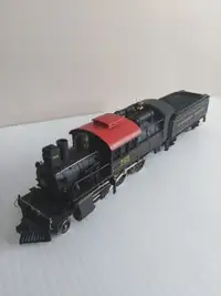 Ho scale model train steam locomotive and tender #785