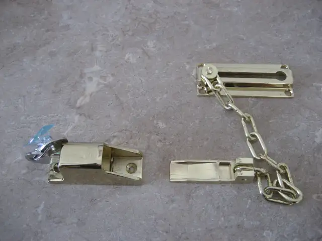 Keyed Chain Door Lock in Windows, Doors & Trim in Moncton - Image 3