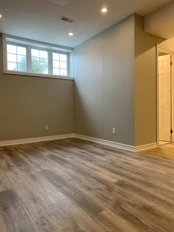 One Bedroom Luxury Apt for Rent ,Great NorthEat Barrie Area. Long