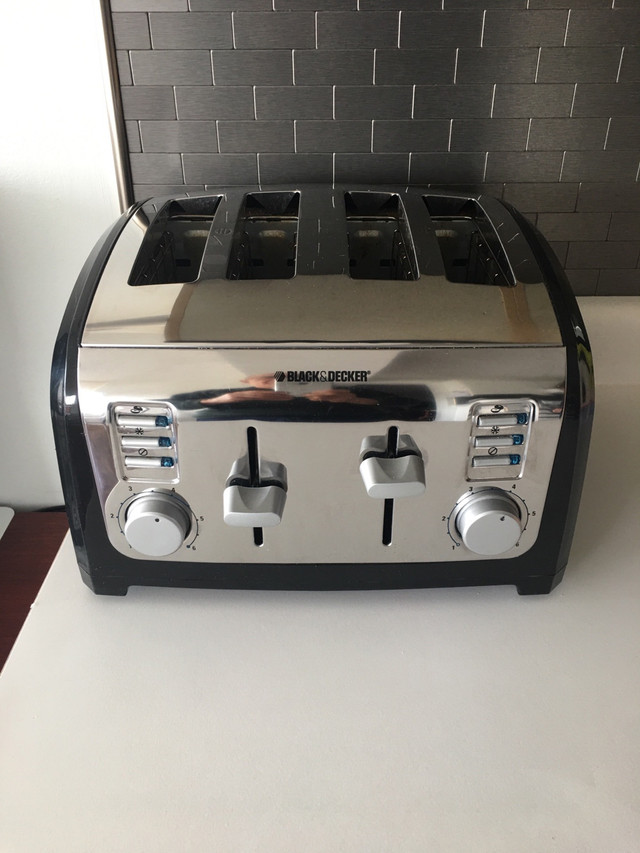 Four slice toaster in Toasters & Toaster Ovens in Kitchener / Waterloo
