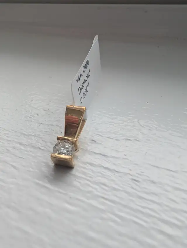 Brand New 14K Yellow Gold Diamond Pendant For Sale in Jewellery & Watches in London - Image 4