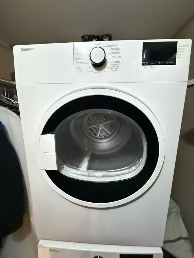 Blomberg Stackable Washer and Dryer547962568531650561
