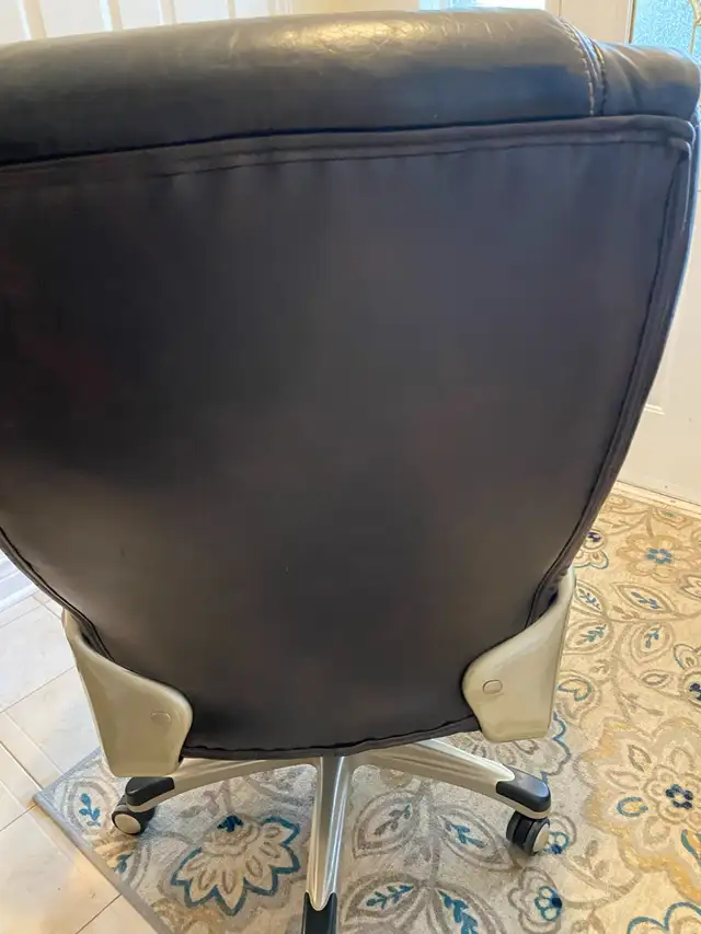 Office chair in Chairs & Recliners in Markham / York Region - Image 6