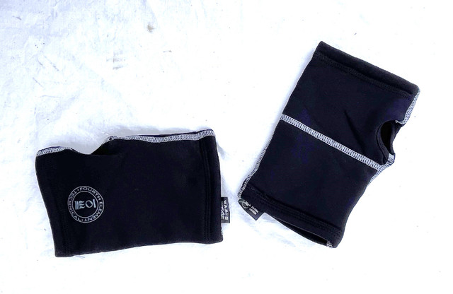 FOURTH ELEMENT XEROTHERM WRIST WARMERS XL - BRAND NEW in Water Sports in Edmonton