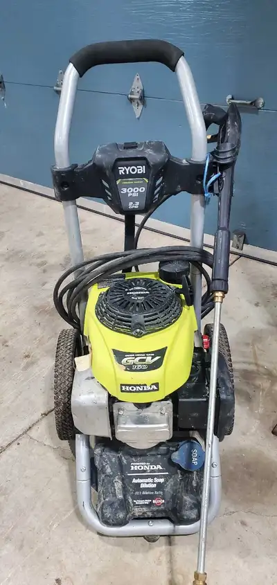 Get your outdoor surfaces sparkling clean with this pre-owned Ryobi 3000 PSI pressure washer, powere...
