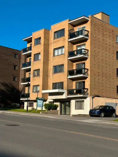 Nice 31/2 all icluding.availble now Near metro Snowdom
