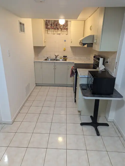 One bedroom basement available within walking distance to an elementary school. Close to Walmart, No...
