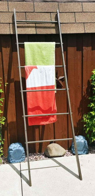 Handmade rustic pool towel ladders in Outdoor Décor in Chatham-Kent - Image 3