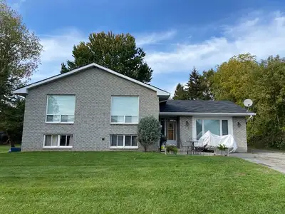 Spacious 3-bedroom upper level duplex in Brighton. Great location, walking distance to downtown, sch...