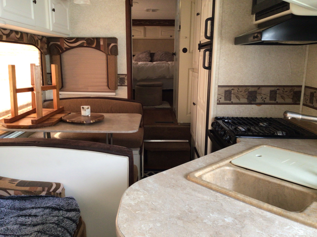 2009 OUTBACK FIFTH WHEEL in Travel Trailers & Campers in Delta/Surrey/Langley - Image 5
