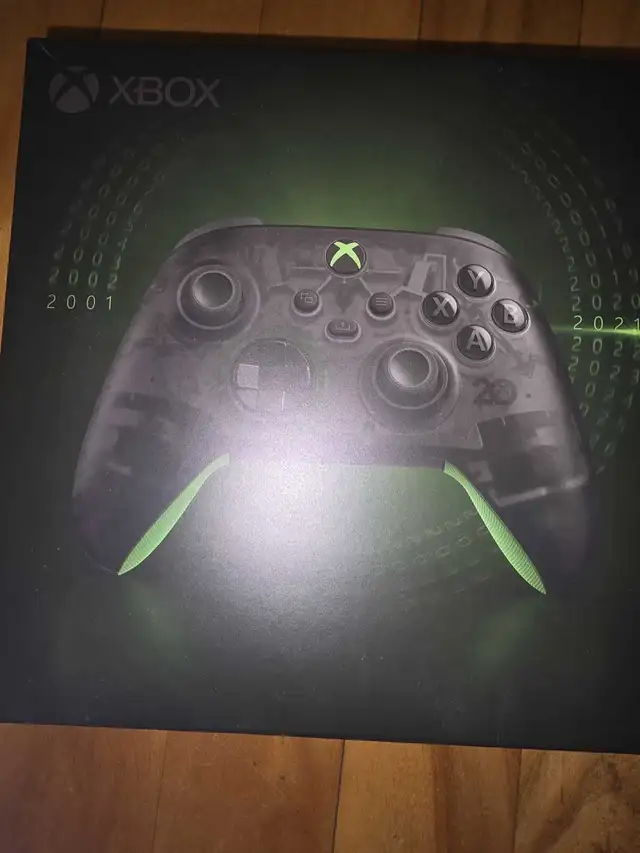 Xbox One 20th anniversary retro controller in XBOX One in City of Montréal - Image 4