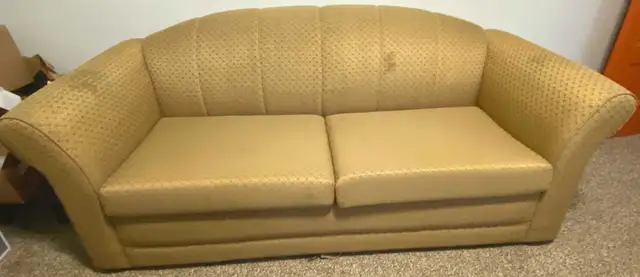 Pullout Bed Couch in Couches & Futons in Portage la Prairie - Image 2
