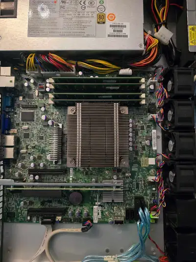 Serveur Supermicro 1U avec OPNSense, View more