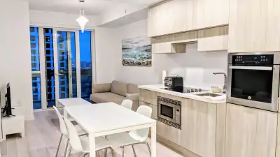 2 Bedrooms, 2 Washroom Condo For Rent at Yonge/Eglinton. Available for short or long term rental. Di...