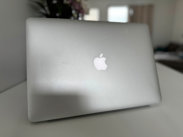 Apple MacBook Pro 15" Retina Quad-Core Intel i7 3.2GHz 256GB SSD in Laptops in Victoria - Image 4