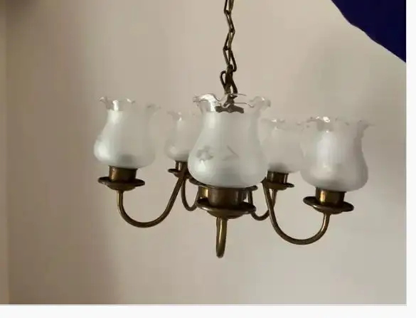 Antique solid brass chandelier in Indoor Lighting & Fans in Oakville / Halton Region - Image 2