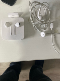 New and used iPhone wired headphones 