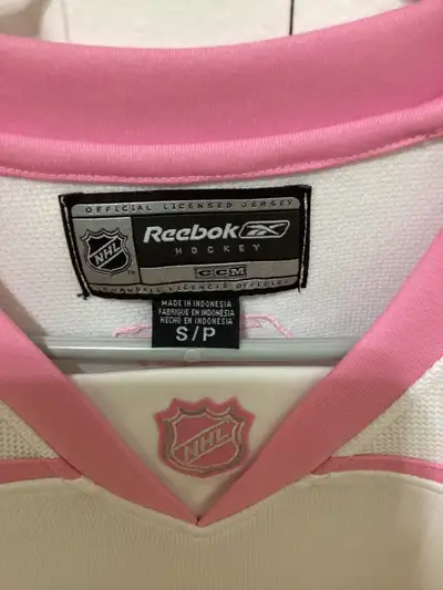 Oilers Jersey. Ladies Small, View more