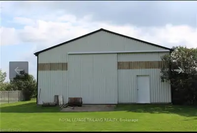 Looking for the perfect space for your workshop or storage? ️ 32x32 shop ⚡ Hydro included Overhead a...