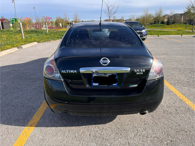 2011 Nissan Altima 3.5 SR Loaded Sedan with 3.5L V6 Engine in Cars & Trucks in St. Catharines - Image 4