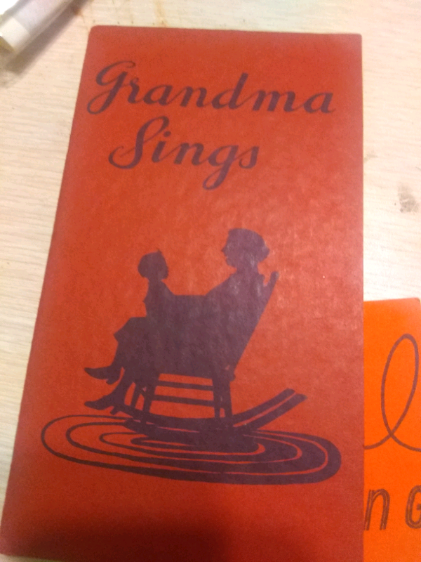 Vintage 19 Pocket full  of Song. Sing Along. Carol's. Tunes.  in Arts & Collectibles in Gatineau - Image 4
