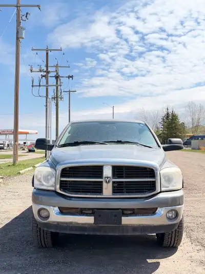 2007 Dodge Ram 1500 SLT Active status Mileage: 173800 km 5.7L V8 Hemi 6 seats 2 sets of keys Remote...