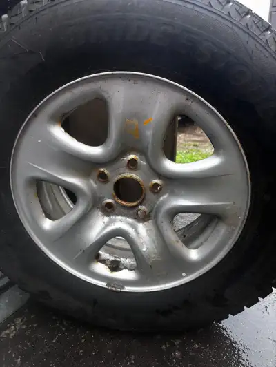 Selling my winter tires off my old 2007 Santa Fe also selling them with the rims. Need gone asap