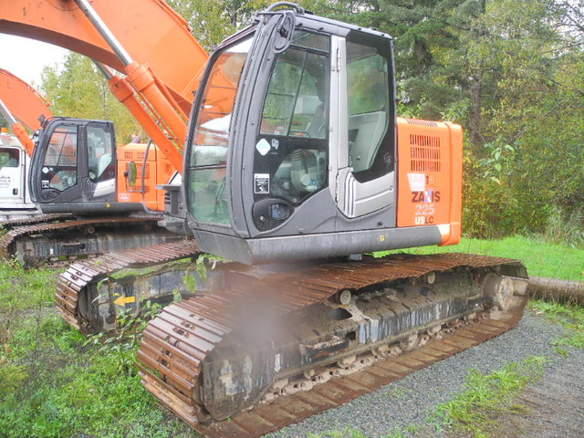 2011 Hitachi ZX225USLC-3 Hydraulic Excavator in Heavy Equipment in Abbotsford - Image 2