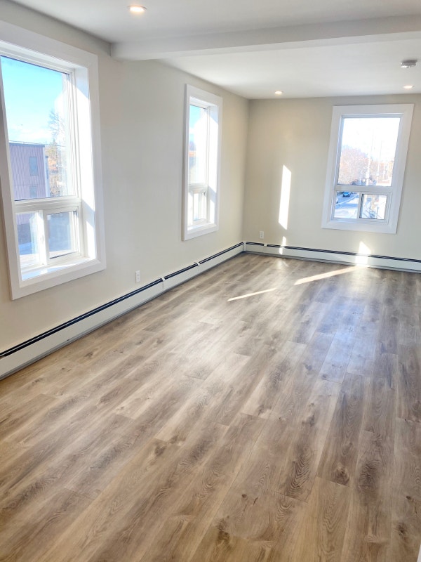 OctStunning 1bd+Den, Exposed Brick, InUnit Laundry, Dishwasher! Long