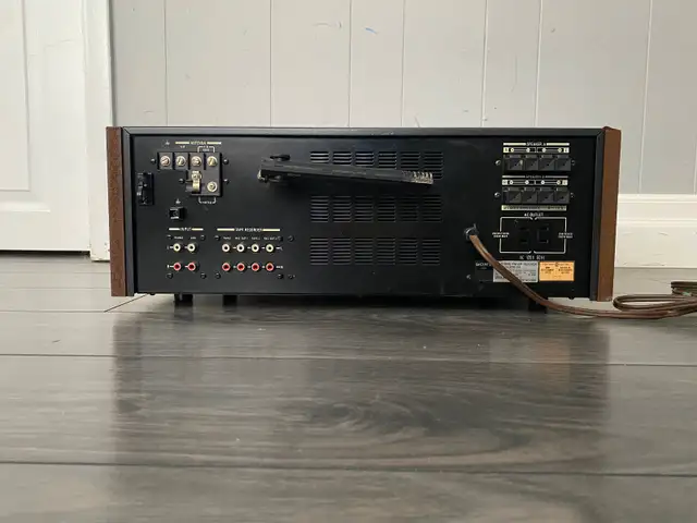 Vintage Sony STR V5 Stereo Receiver in Stereo Systems & Home Theatre in St. Catharines - Image 8