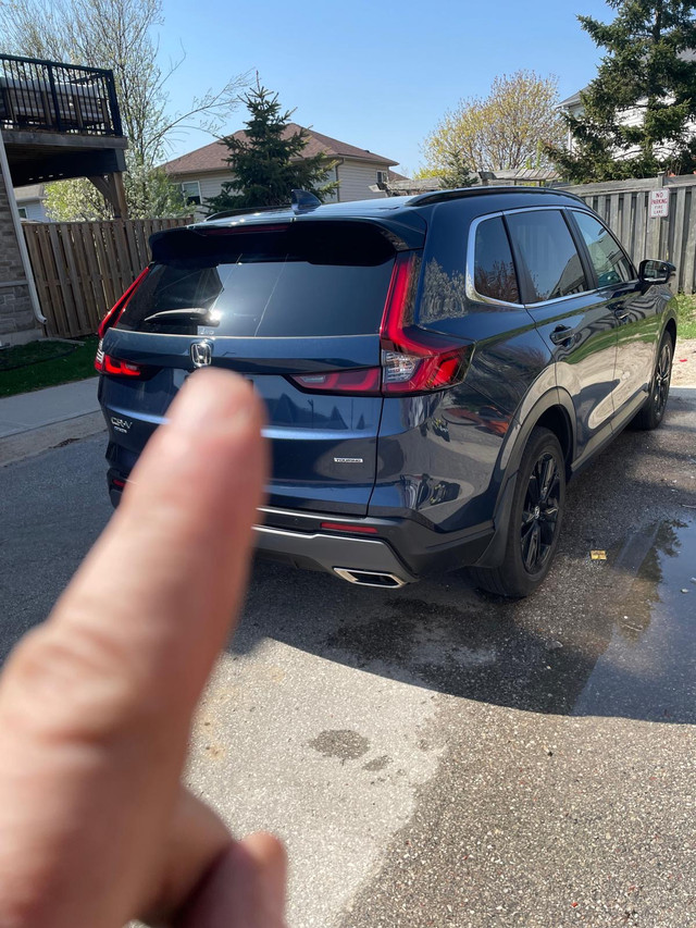 Honda CRV - Hybrid 2023 in Cars & Trucks in Barrie - Image 4