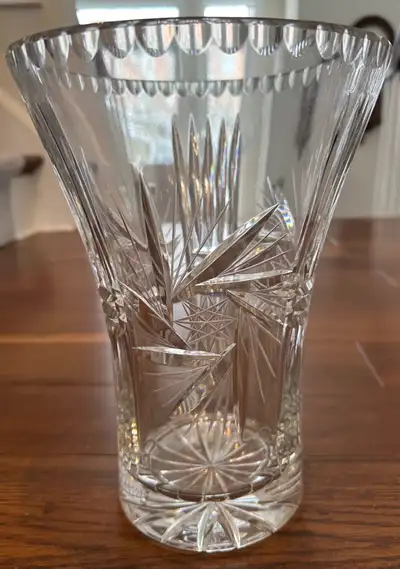 LARGE CRYSTAL VASE PINWHEEL PATTERN, View more