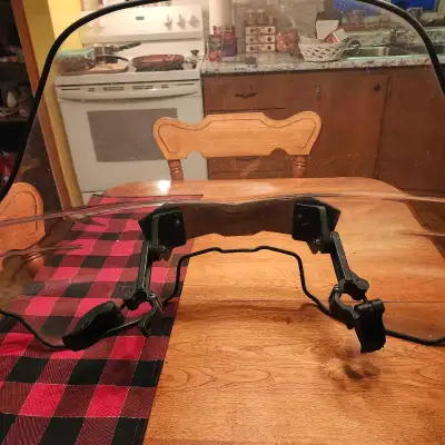 ATV universal windshiel Phone 898 2774