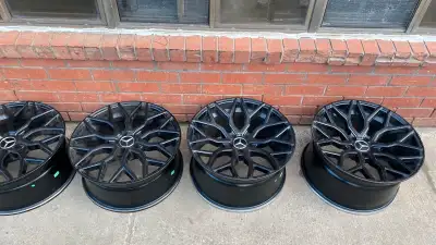 I have 20 inch rims stagared set up 5x114 up for sale with the tpms fits bmw and benz text for more...