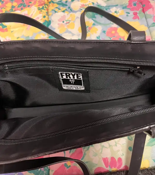 FINE LEATHER PURSE - $30 - MTL63005667280515121