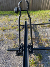 Thule squarebar 50 inches roof rack +  Squarerack Upshift SR4883