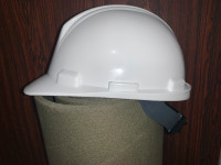 Hard hat CSA Class 2E, rated 20,000 Volts, new