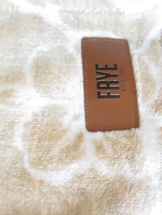 blanket in Bedding in St. Catharines - Image 3